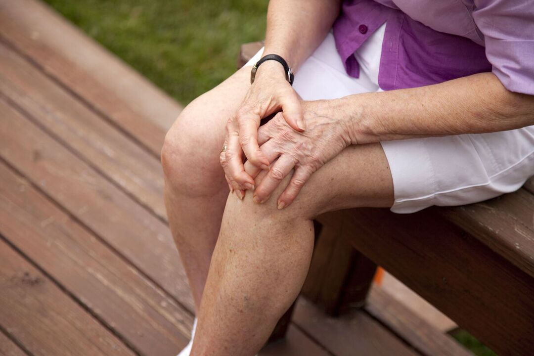 Schmerzen im Kniegelenk können ein Symptom rheumatischer Erkrankungen sein